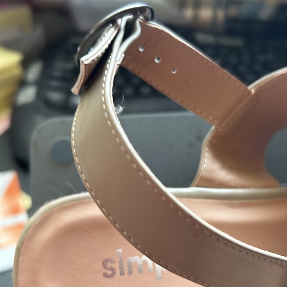 Make An Offer Simple Bee strap sandals 😎 - Picture 4 of 4